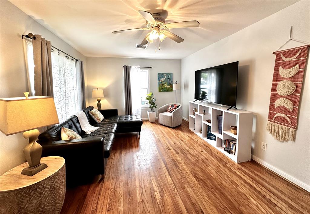 2110 49th Street, Galveston, Texas image 4