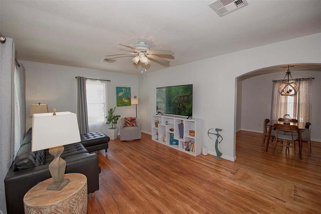 2110 49th Street, Galveston, Texas image 4