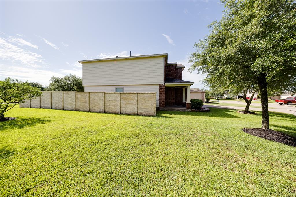 8106 Sweetstone Bluff Lane, Cypress, Texas image 11