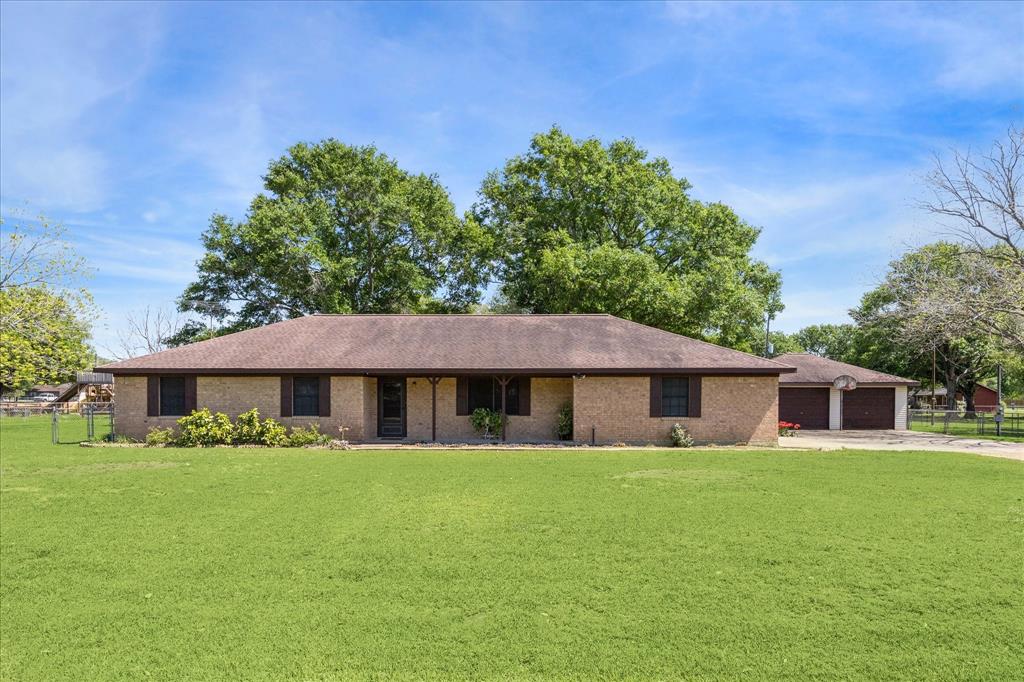 3511 Quail Circle, Sealy, Texas image 1