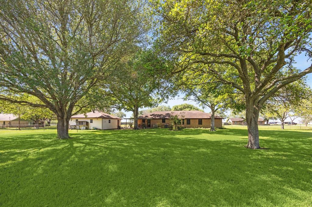 3511 Quail Circle, Sealy, Texas image 14