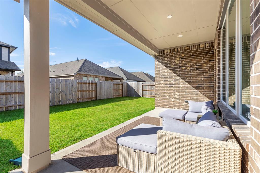 444 Texoma Plains Drive, Conroe, Texas image 22