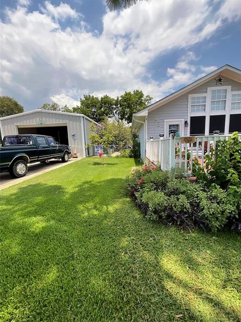 Single Family Residence in La Porte TX 217 Sylvan Street 2.jpg