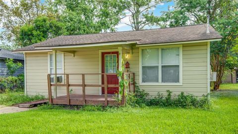 A home in Clute