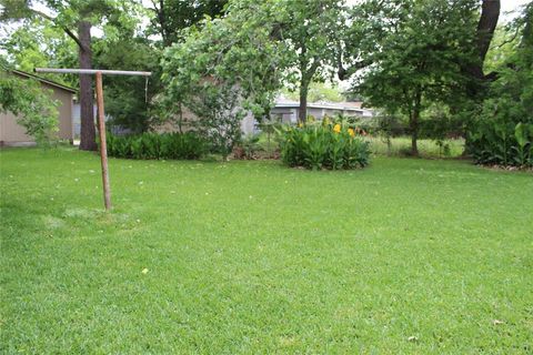 A home in Clute