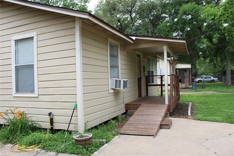 A home in Clute