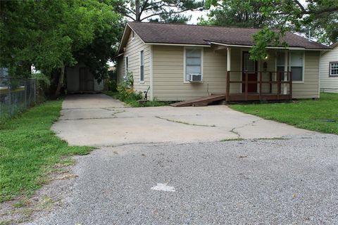 A home in Clute