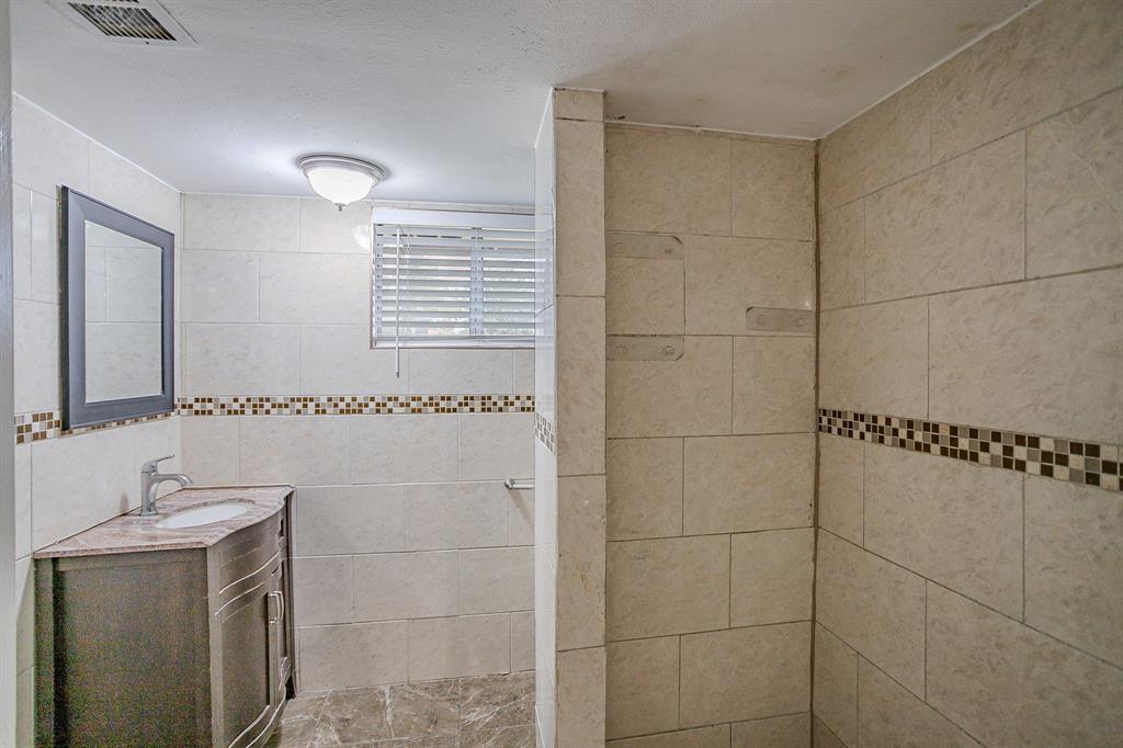 7510 Salge Drive, Houston, Texas image 15