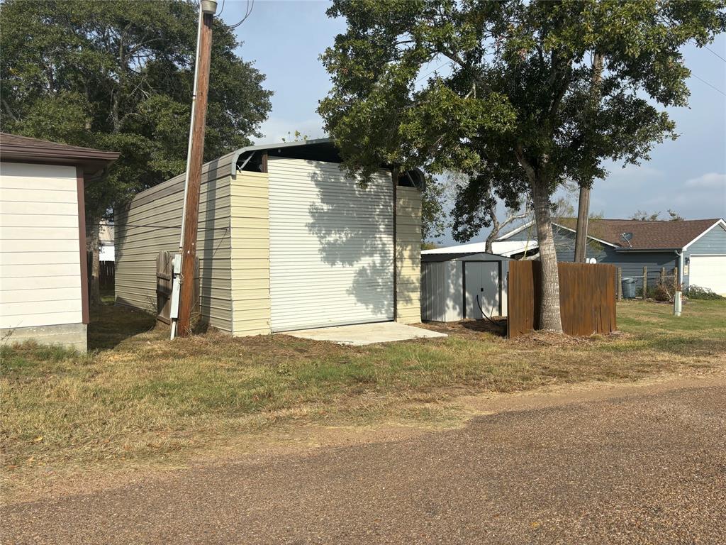115 Saint Louis Street, Flatonia, Texas image 8