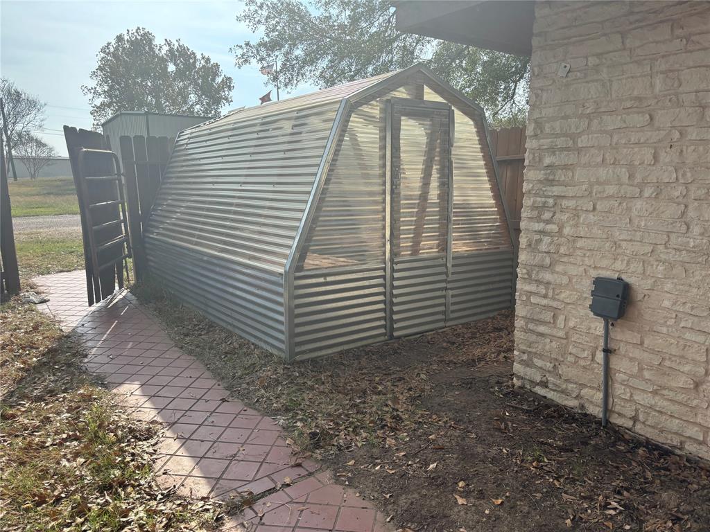 115 Saint Louis Street, Flatonia, Texas image 4