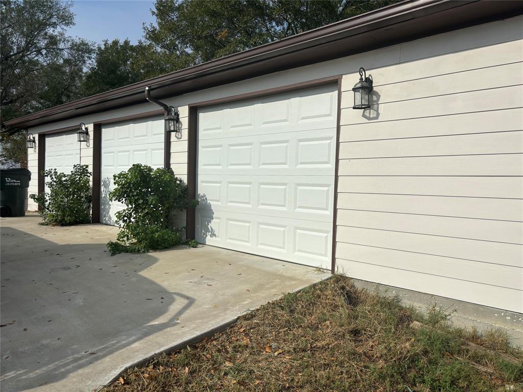 115 Saint Louis Street, Flatonia, Texas image 3