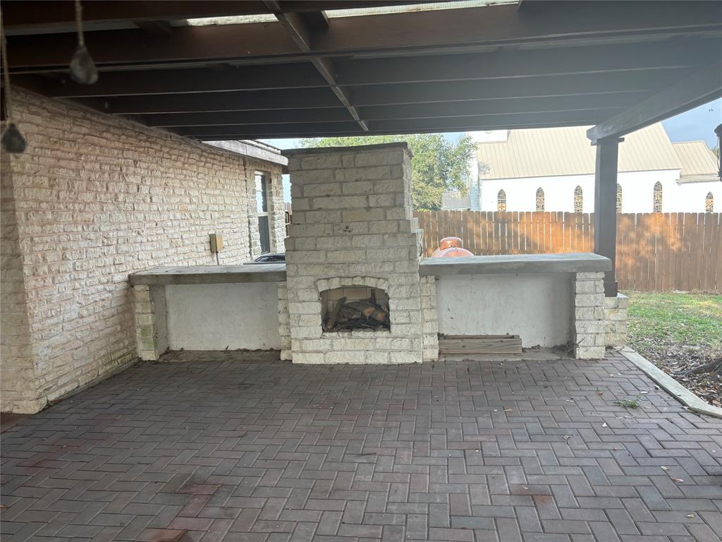 115 Saint Louis Street, Flatonia, Texas image 6