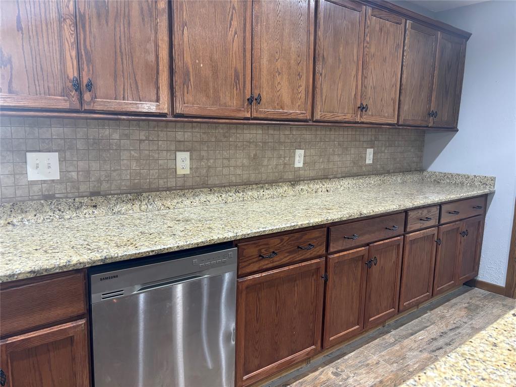 115 Saint Louis Street, Flatonia, Texas image 17