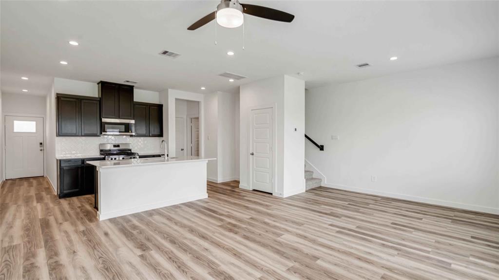2912 Crown Gate Drive, Houston, Texas image 2
