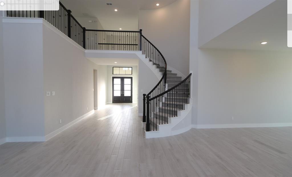5403 Holly Hollow