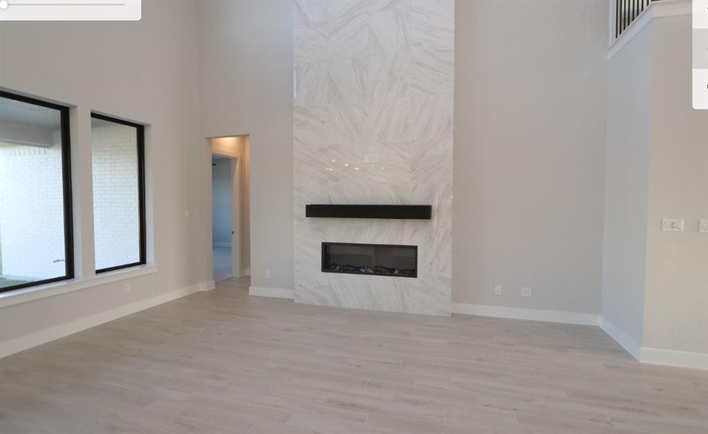 5403 Holly Hollow