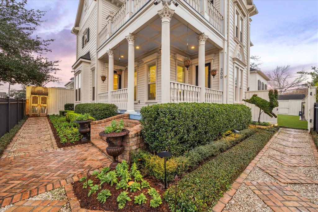 300 E 26th Street, Houston, Texas image 35