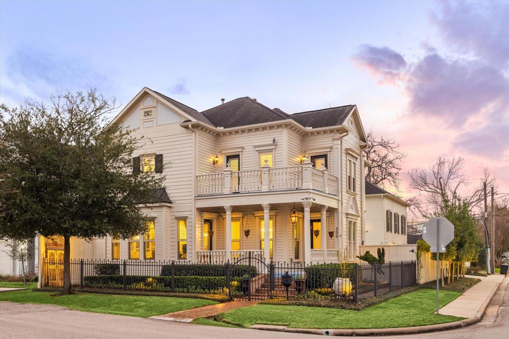 300 E 26th Street, Houston, Texas image 1