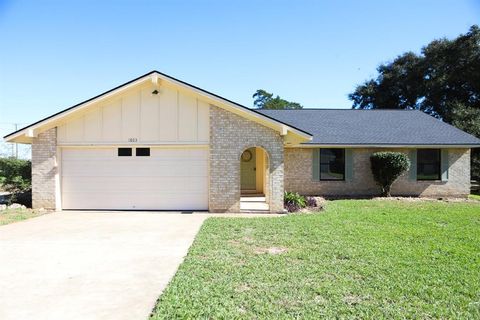 1803 Hickory Lane Brenham TX 77833