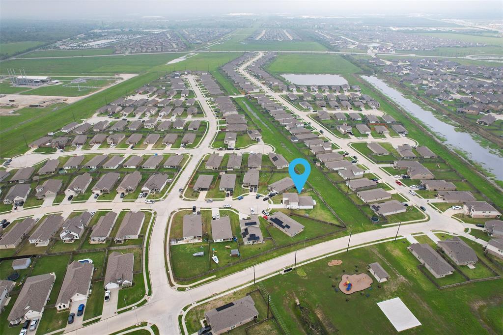 502 Rain Cloud Drive, Baytown, Texas image 25