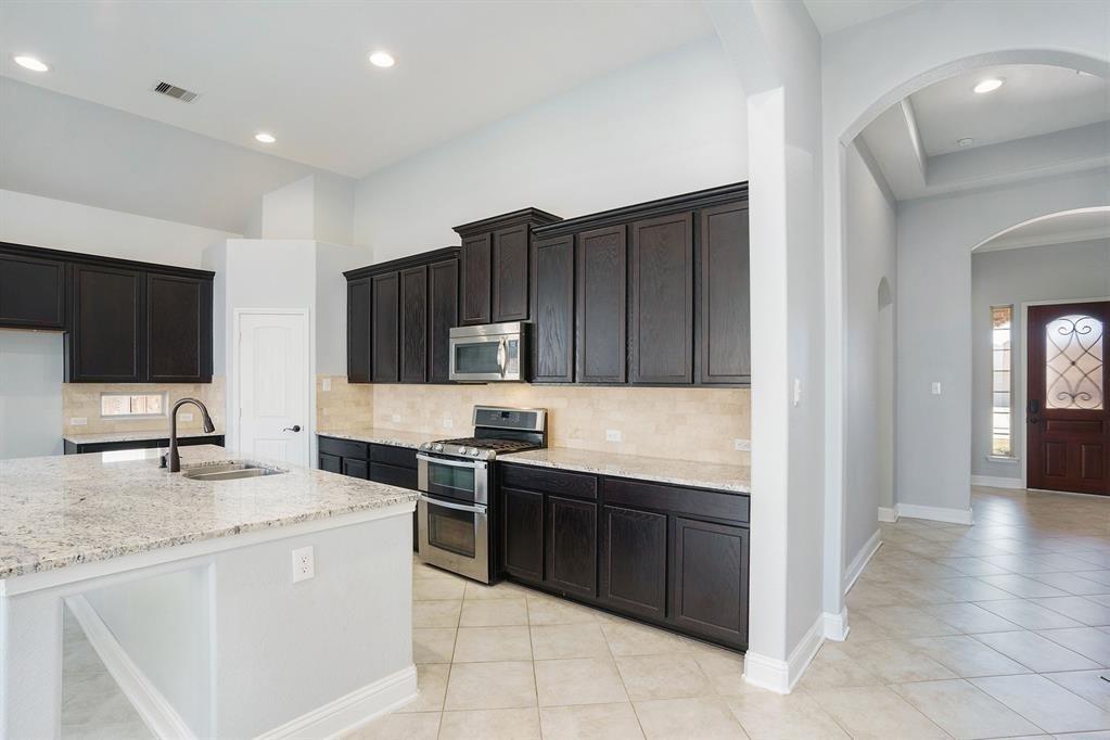 4813 Loures Lane, League City, Texas image 5