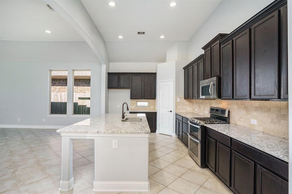 4813 Loures Lane, League City, Texas image 7