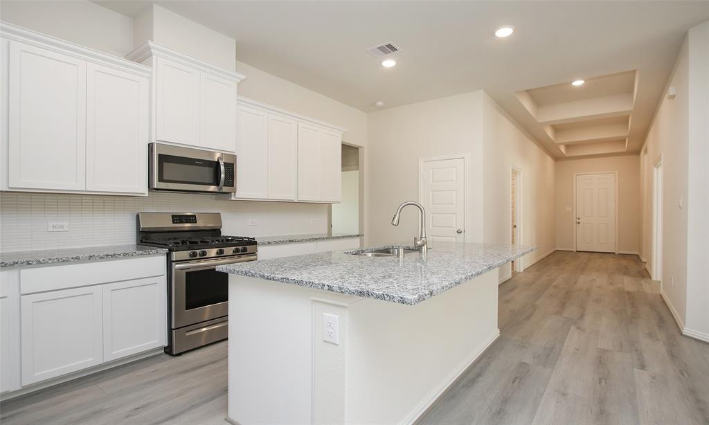 144 Mockingbird Trails Drive, Willis, Texas image 3