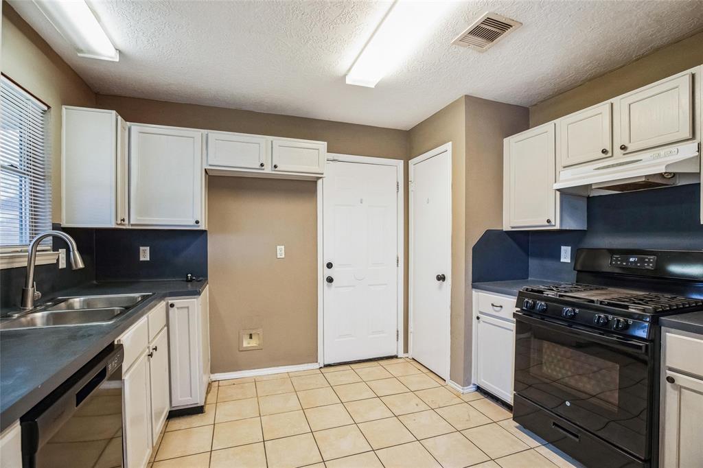 5010 Chase Court Drive, Bacliff, Texas image 3