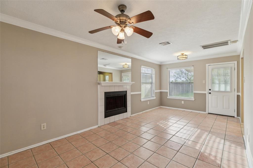 5010 Chase Court Drive, Bacliff, Texas image 2
