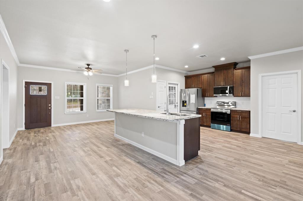 574 Magnolia Point Drive, Huffman, Texas image 3