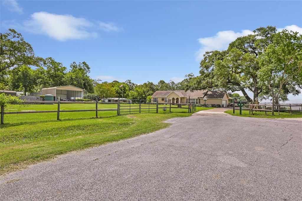 Photo of 111 S 8th Street, Highlands, TX 77562 (MLS # 74486764)