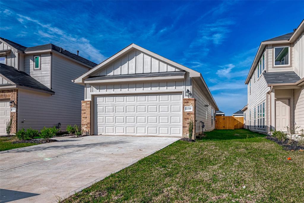 218 Emerald Thicket Lane, Huffman, Texas image 3
