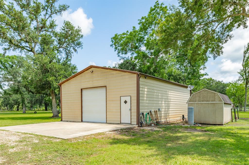 178 Brazos Dr Dr, Angleton, Texas image 6