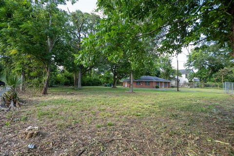 2732 De Soto Street Houston TX 77091