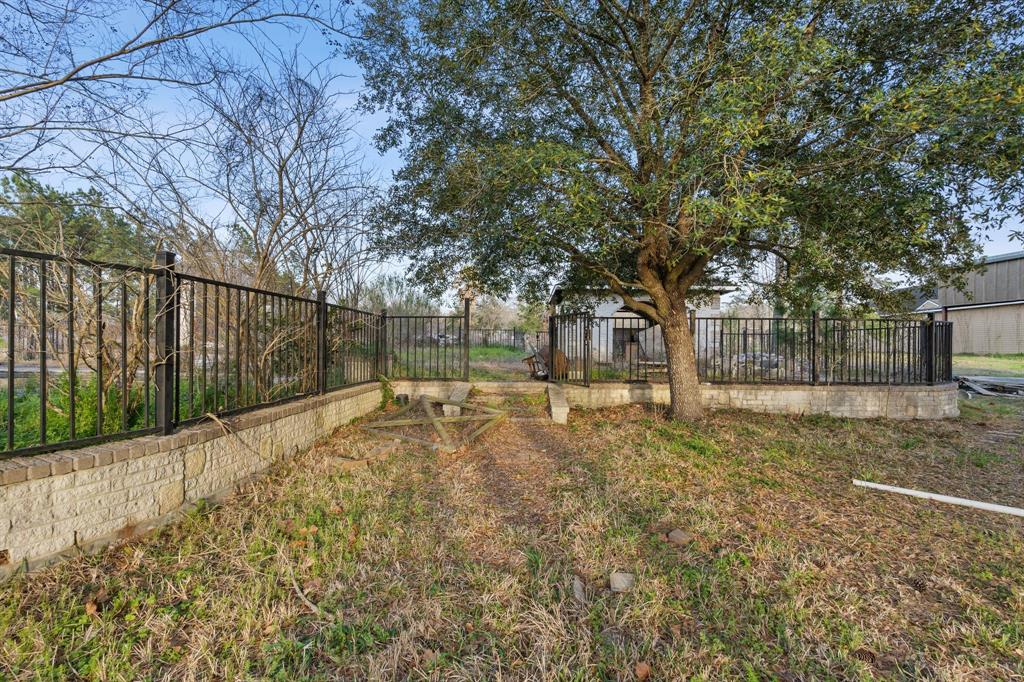 2394 Crockett Martin Road, Conroe, Texas image 15