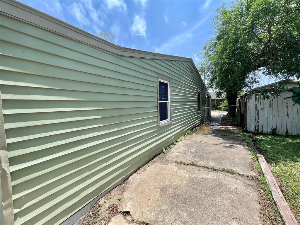 715 W 10th Street, Freeport, Texas image 13