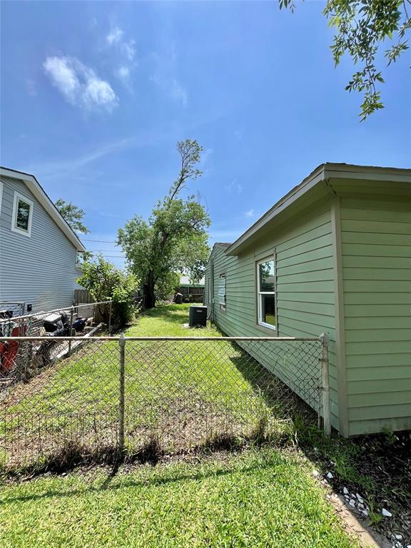 715 W 10th Street, Freeport, Texas image 14