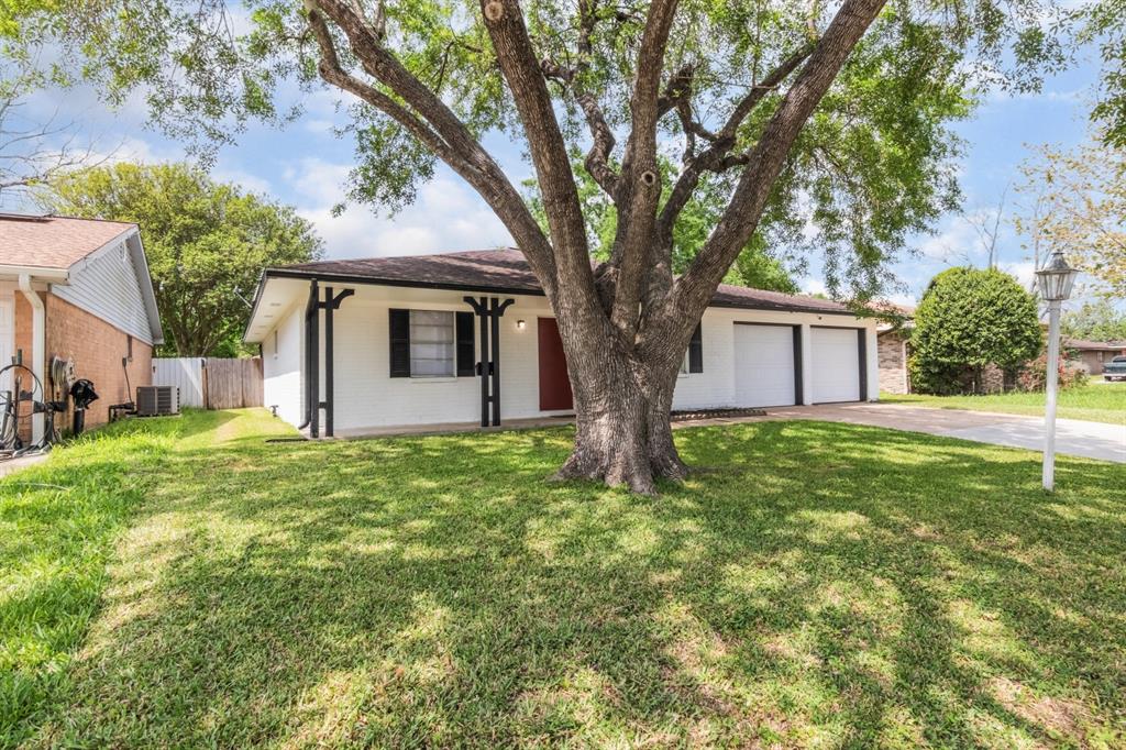 4206 Iris Lane, Deer Park, Texas image 4