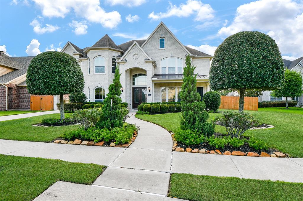 902 Delford Way
