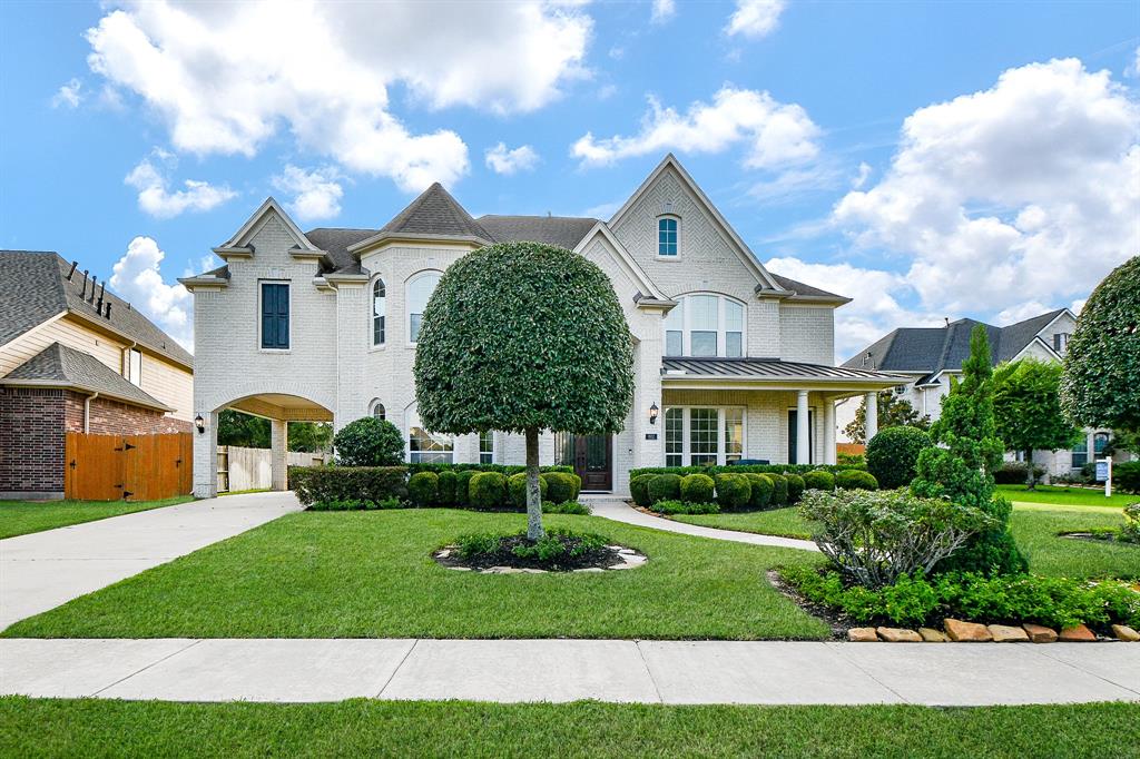 902 Delford Way