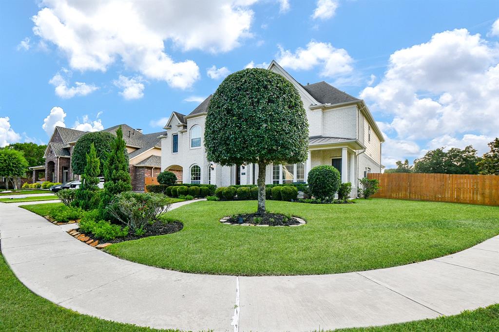 902 Delford Way