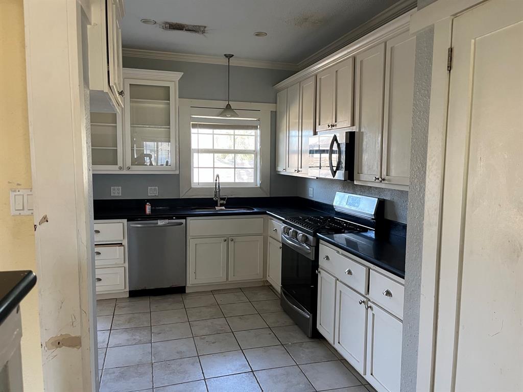 1514 W Broad Street, Freeport, Texas image 3
