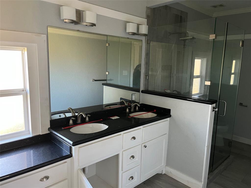1514 W Broad Street, Freeport, Texas image 10