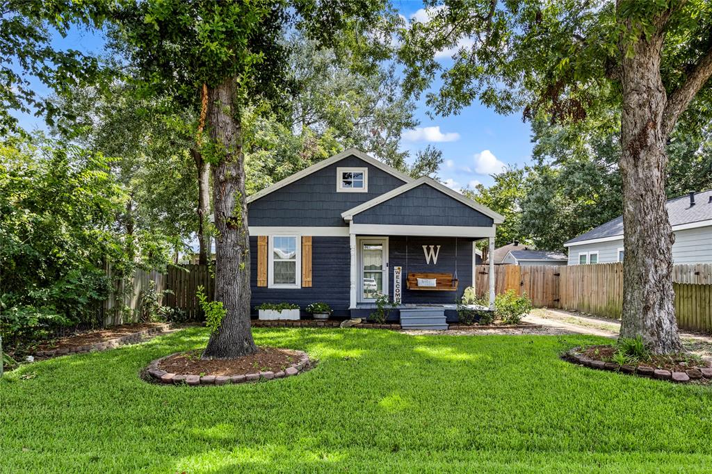 109 Holderrieth Boulevard, Tomball, Texas image 1
