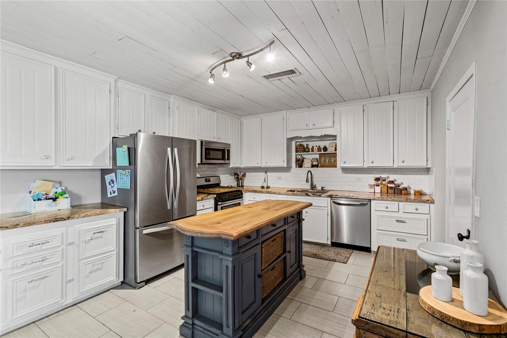 109 Holderrieth Boulevard, Tomball, Texas image 12