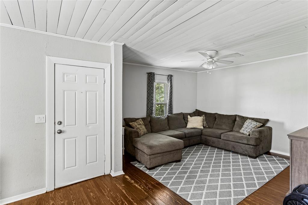 109 Holderrieth Boulevard, Tomball, Texas image 6