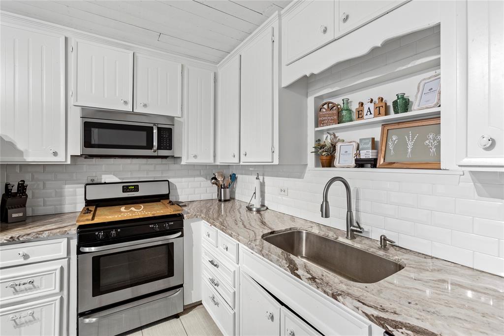 109 Holderrieth Boulevard, Tomball, Texas image 13