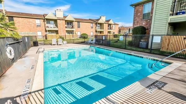 18800 Egret Bay Boulevard #1005, Webster, Texas image 4