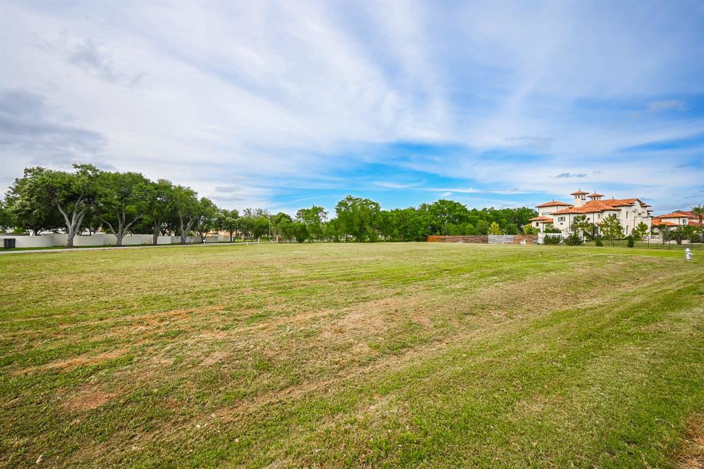 1307 Horseshoe Drive, Sugar Land, Texas image 4