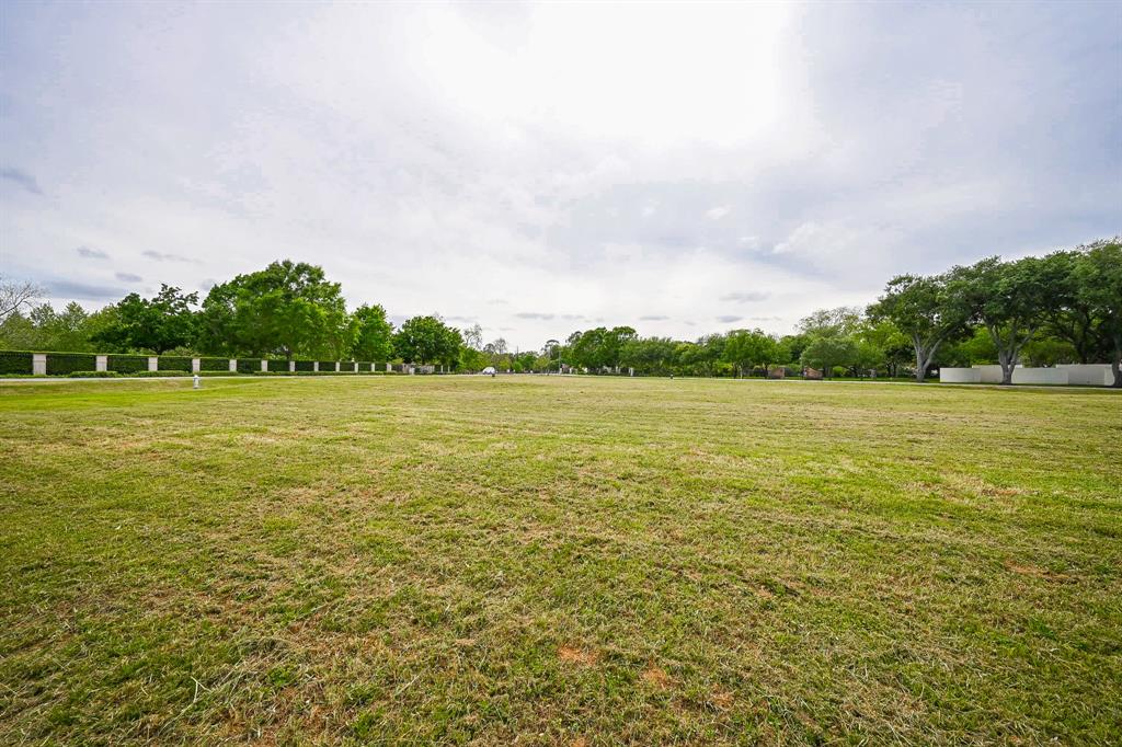 1307 Horseshoe Drive, Sugar Land, Texas image 10